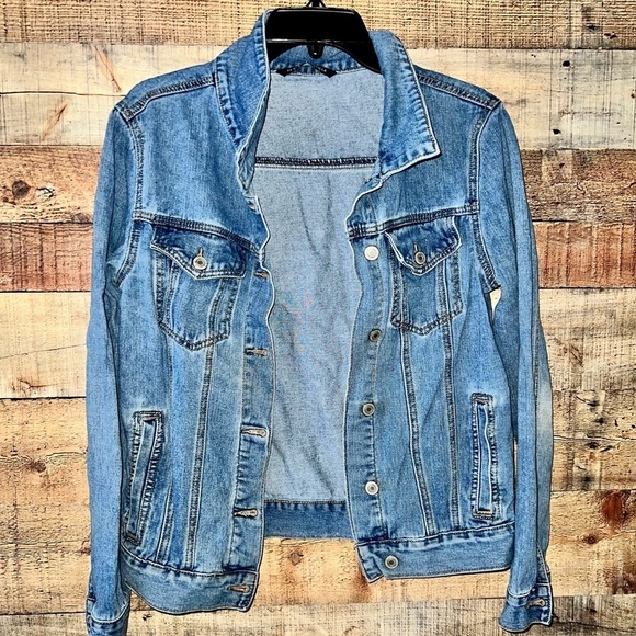 BRANDY MELVILLE Lightweight Denim Jacket Size Medium - Picture 1 of 5